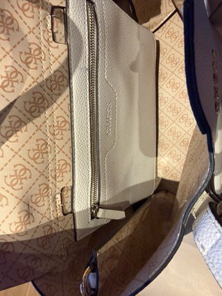 Bolso Guess Blanco y Dorado