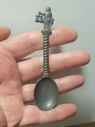 Cuchara peltre vintage Temis Justicia