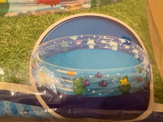 Piscina infantil con animales marinos