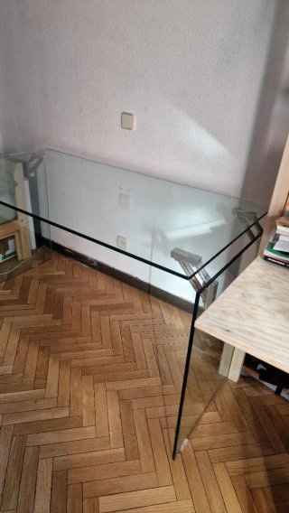 Scrivania in vetro e metallo