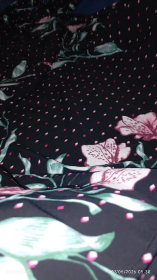 Vestido largo negro estampado flores rosas