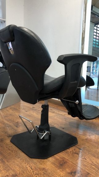 Sillón de barbero restaurado