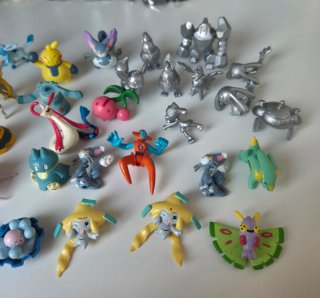 Lote de figuritas pokémon bandai de gashapones