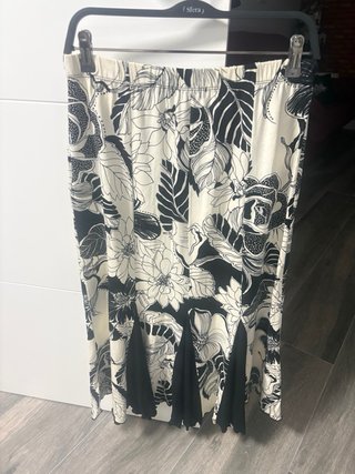 Falda larga estampada floral talla M