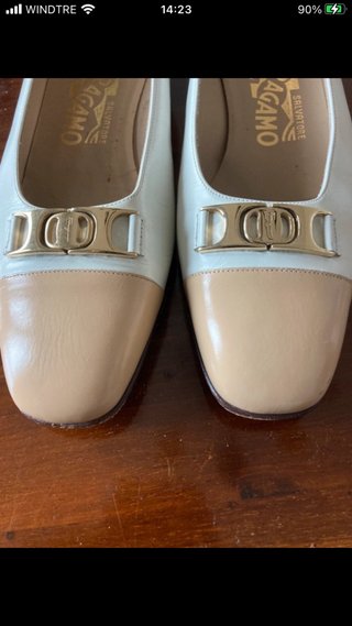 Scarpa bassa beige e panna Salvatore Ferragamo