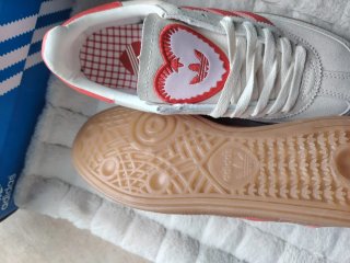 Zapatillas Adidas Edición Limitada Corazón