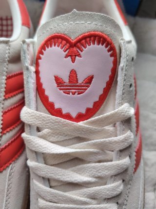 Zapatillas Adidas Edición Limitada Corazón