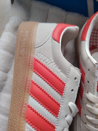 Zapatillas Adidas Edición Limitada Corazón