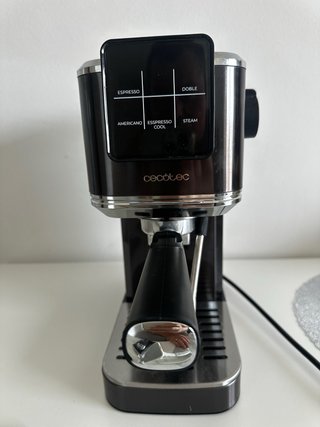 Cafetera Express Cecotec con vaporizador