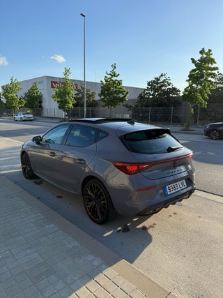 Coche Cupra Gris