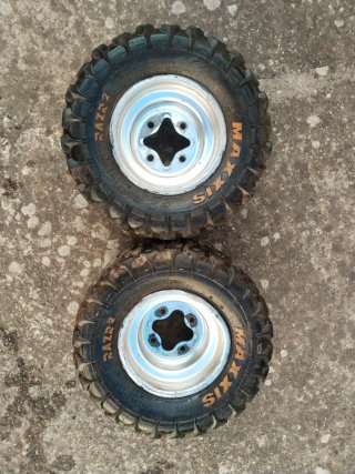 Llantas y cubiertas MAXXIS RAZR 2