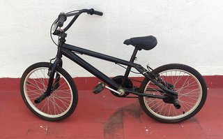 Bicicleta BMX Negra