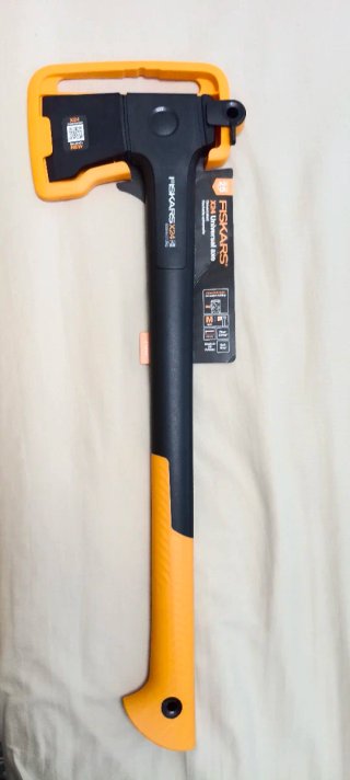 Hacha Fiskars X24 Universal