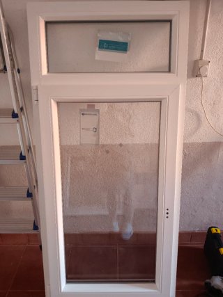 Ventana de PVC blanca medida 730-1560