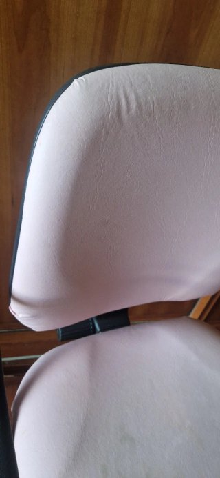 Sillón de oficina rosa y negro