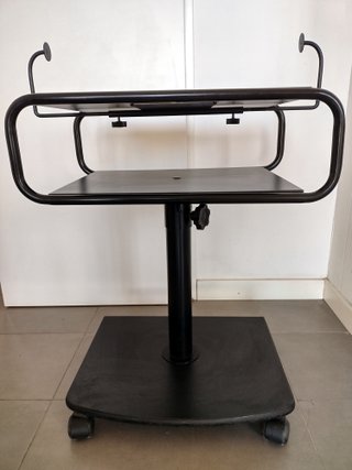 Mesa TV giratoria y altura regulable