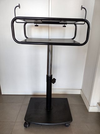 Mesa TV giratoria y altura regulable