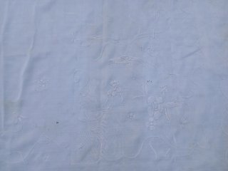 ANTIGUO MANTON DE MANILA DE SEDA EN BLANCO BORDADO