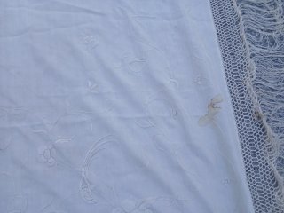 ANTIGUO MANTON DE MANILA DE SEDA EN BLANCO BORDADO