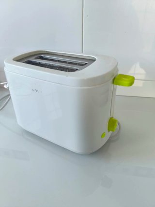 Tostadora blanca poco uso