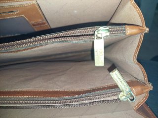Elegante borsa Balenciaga in pelle marrone
