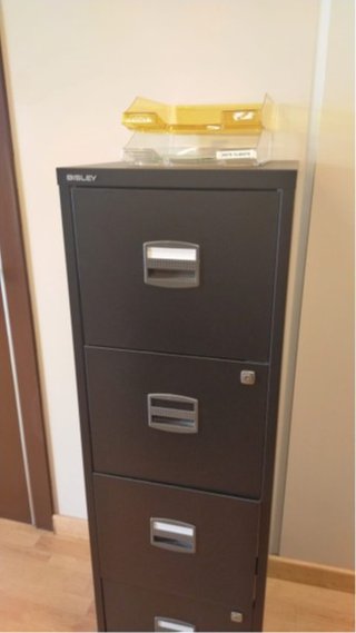 Mesa oficina modular y armarios