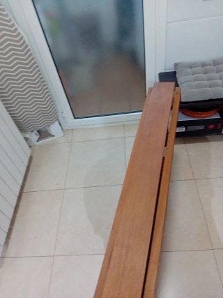 Mesa plegable octogonal de madera
