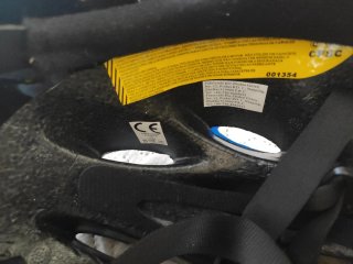 Casco de bici azul y negro