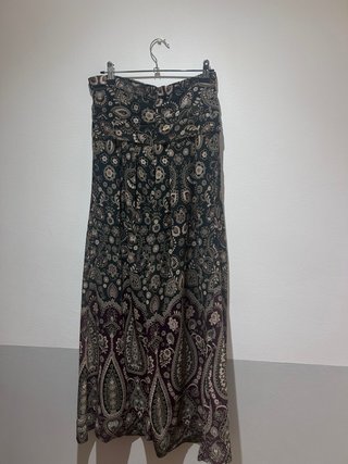 Vestido strapless estampado floral morado