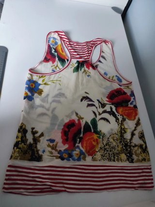 Camiseta floral talla L.100% algodón.