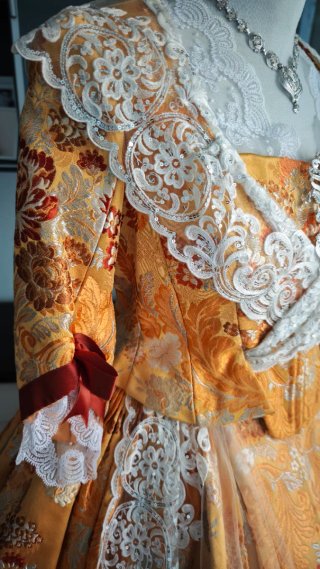 Traje de Fallera Bordado Plata (con manteletas)