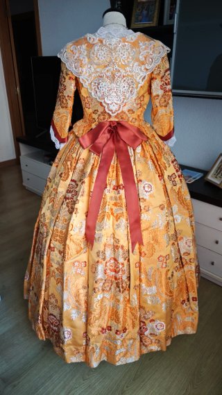 Traje de Fallera Bordado Plata (con manteletas)