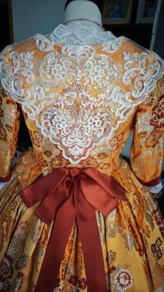 Traje de Fallera Bordado Plata (con manteletas)
