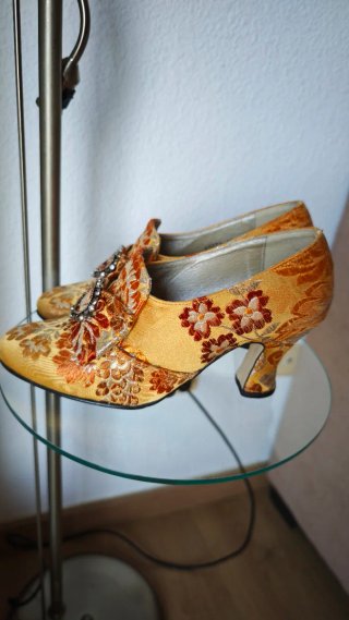 Traje de Fallera Bordado Plata (con manteletas)