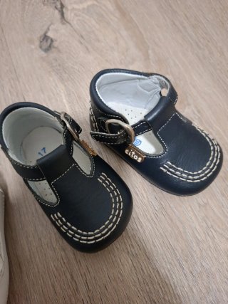 2 Pares Zapatos Bebé Blancos y Negros