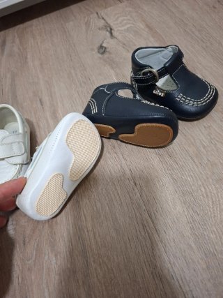 2 Pares Zapatos Bebé Blancos y Negros