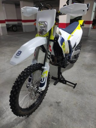 Husqvarna FE 250 2023 Enduro 4 tiempos