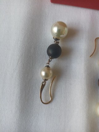 Pendientes Majorica Perlas Blancas y Negras..