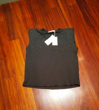Camiseta Mango Talla XS con pedrería