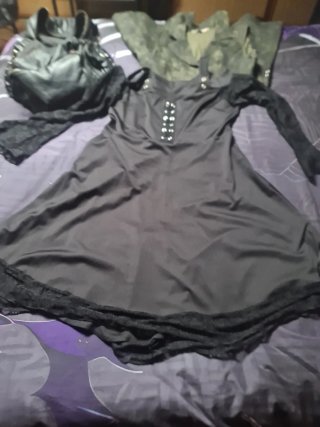 Vestido gótico con cremallera y hebillas