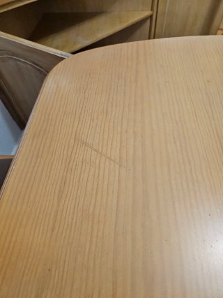 Mesa de comedor y 6 sillas de madera