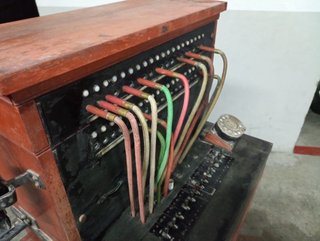 Centralita telefónica vintage de madera