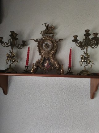 Juego Candelabros y Reloj Dorado