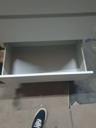 Mueble de baño blanco , lavabo y espejo