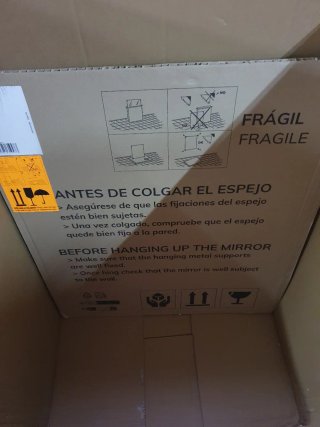 Mueble de baño blanco , lavabo y espejo
