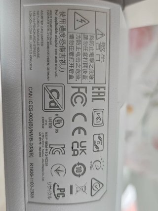 Pantalla ASUS Blanca y Negra