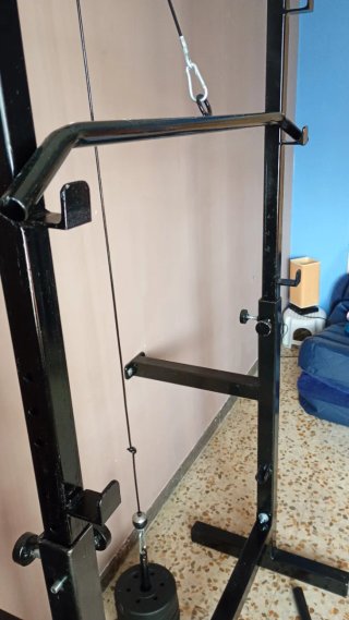 Rack de musculación con banco y accesorios