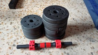 Rack de musculación con banco y accesorios
