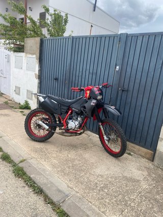 Moto Enduro/Motocross Negra y Roja