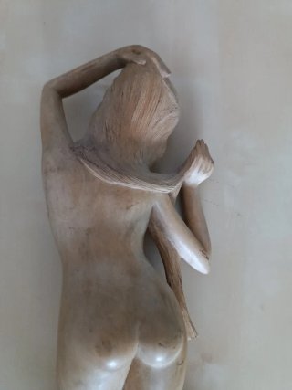 Figura de madera mujer desnuda